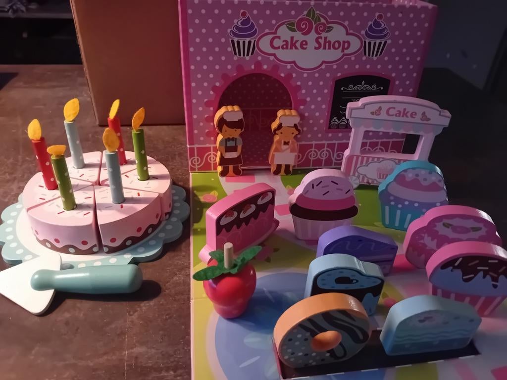 Houten speelgoed Cake Shop met gebakjes, Ophalen of Verzenden, Zo goed als nieuw, Jongen of Meisje