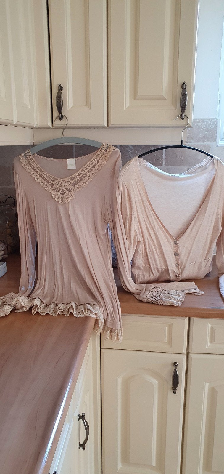 Setje zand kleurig top/vestje met kanten details, Kleding | Dames, Maat 38/40 (M), Oxmo, Beige, Ophalen of Verzenden
