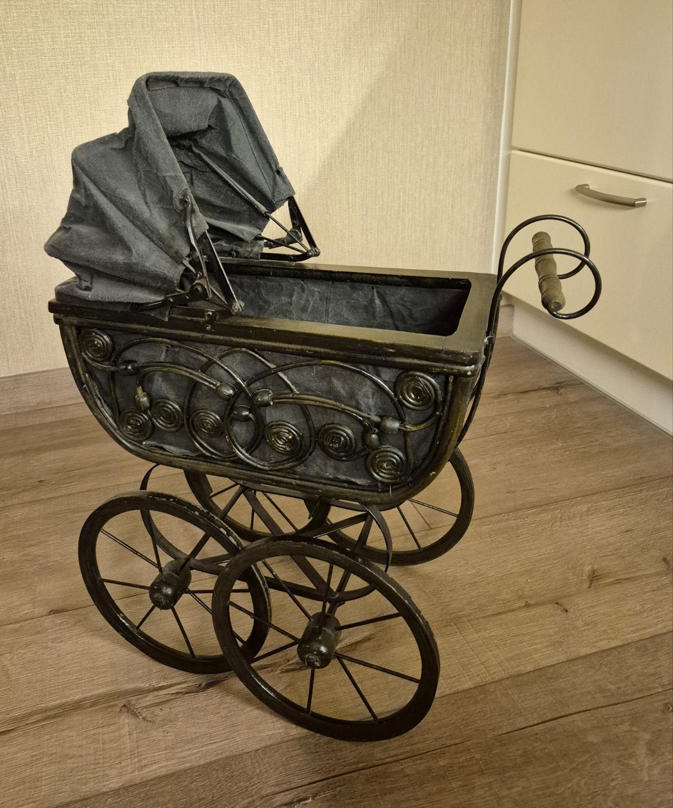 Antieke poppenwagen, Ophalen, Zo goed als nieuw, Overige merken