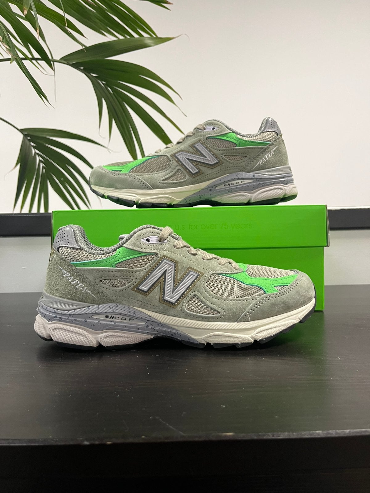 New Balance 990v3 MiUSA Patta Keep Your Family Close, Overige kleuren, Ophalen of Verzenden, Sneakers of Gympen, Zo goed als nieuw