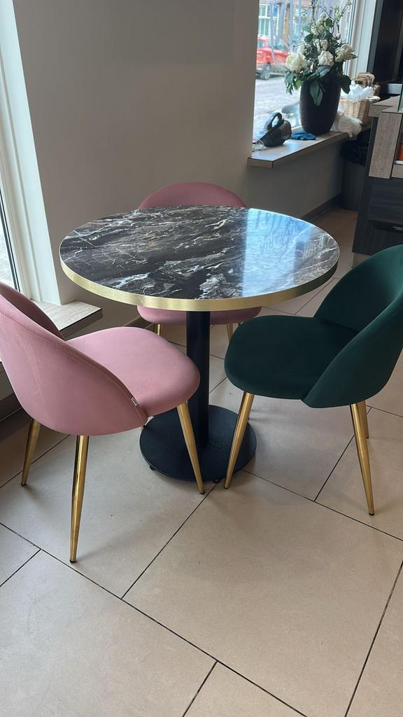 Roze en groene stoelen met gouden poten, Huis en Inrichting, Stoelen, Ophalen, Overige kleuren, Nieuw, Vier