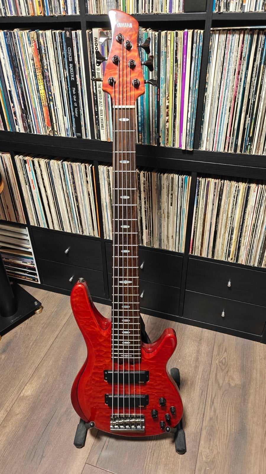 Yamaha TRB1006 red, Muziek en Instrumenten, Ophalen, Zo goed als nieuw, Elektrisch, 6-snarig