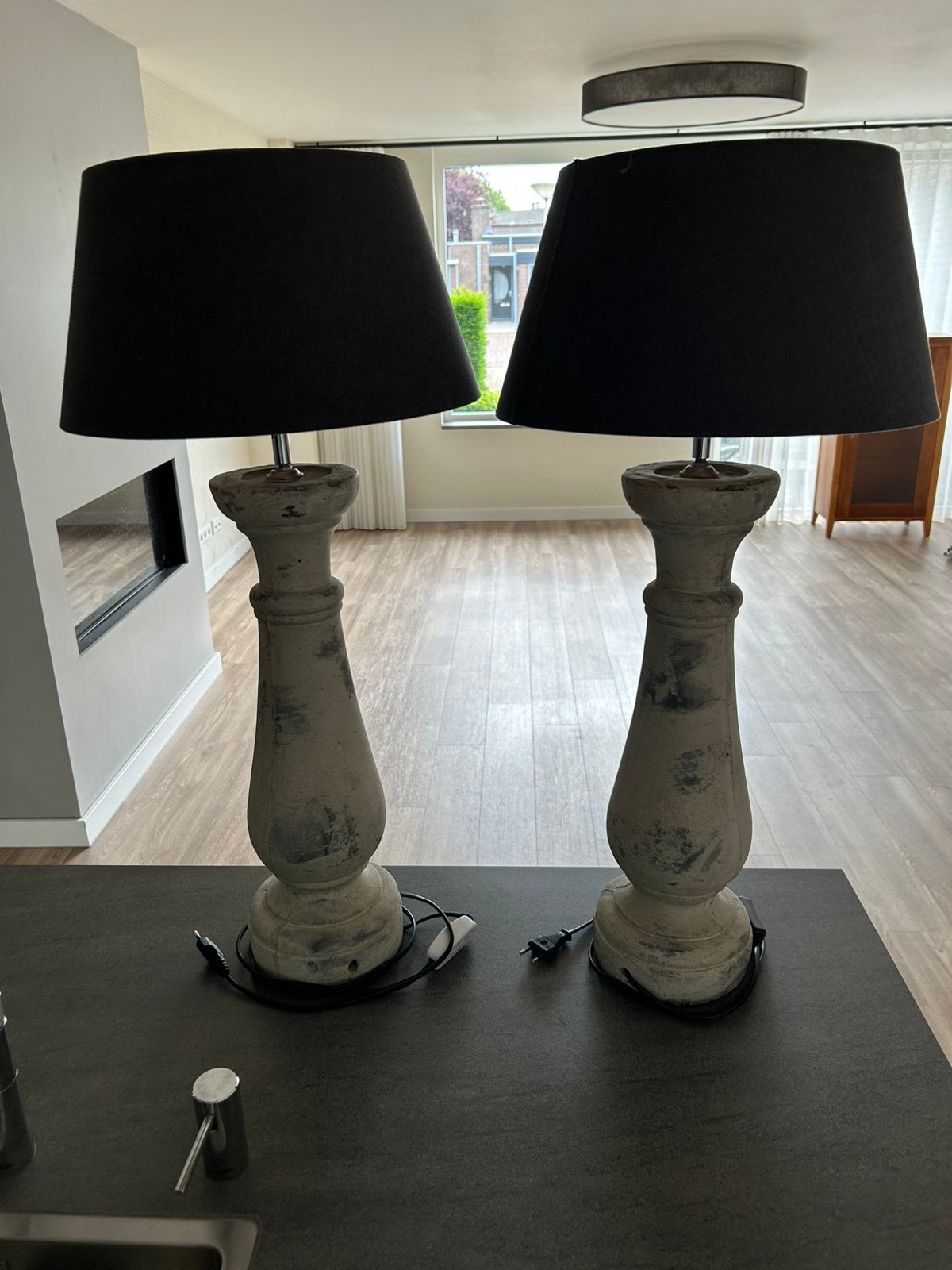 Twee lampen beton, Huis en Inrichting, Lampen | Tafellampen, Ophalen, Zo goed als nieuw, Overige materialen, Minder dan 50 cm
