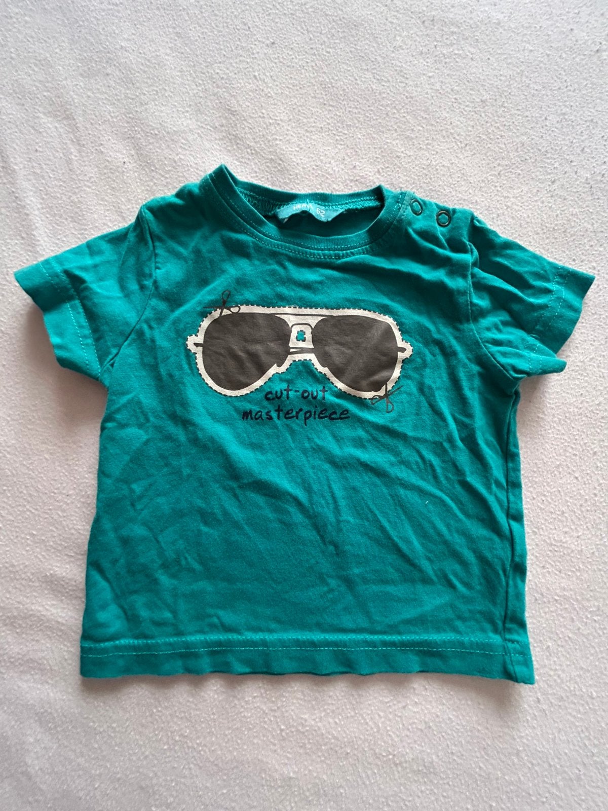 Hema T-shirt met zonnebril print - Maat 62, Kinderen en Baby's, Ophalen of Verzenden, Zo goed als nieuw, Jongetje of Meisje, Shirtje of Longsleeve