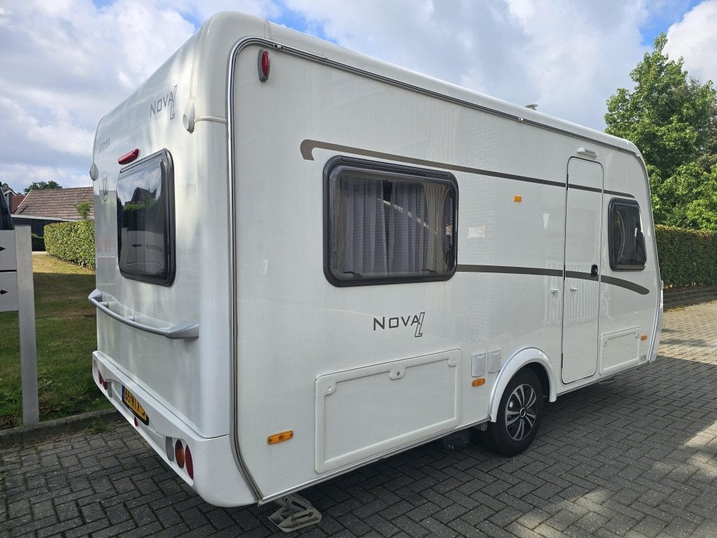 Eriba Nova Light 465 met luifel en Truma mover, Bedrijf, Treinzit, Overige typen, 4 tot 5 meter