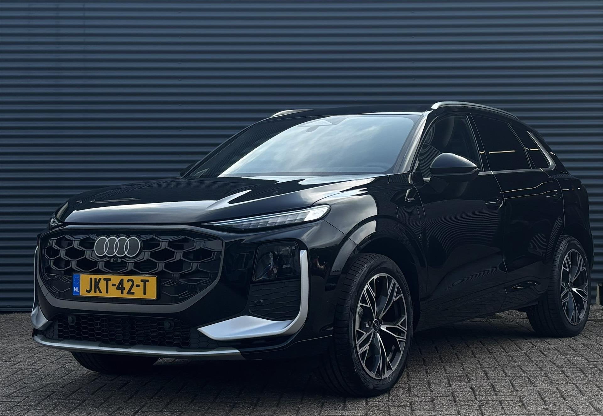 AUDI Q3 1.5 e-hybrid 272pk S-tronic S-Edition, Auto's, Audi, Automaat, 1800 kg, 4 cilinders, Zwart