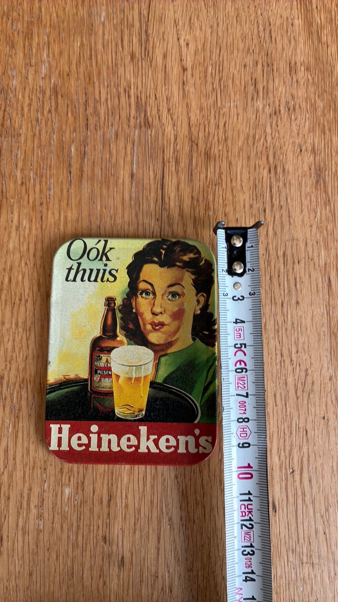 Metalen viltje met Heineken opdruk en achterkant van kurk, Verzamelen, Ophalen of Verzenden, Zo goed als nieuw, Viltje(s), Heineken