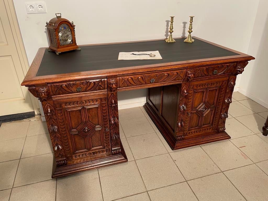 Oud Hollands massief eiken bureau met zwart inlegwerk