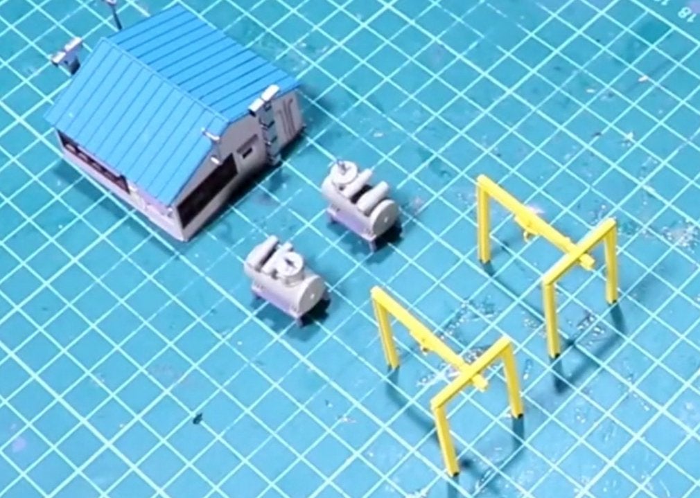 Industriegebouw met compressors,bok kranen en ind. comp., Hobby en Vrije tijd, Modeltreinen | N-Spoor, Overige merken, Gelijkstroom of Wisselstroom