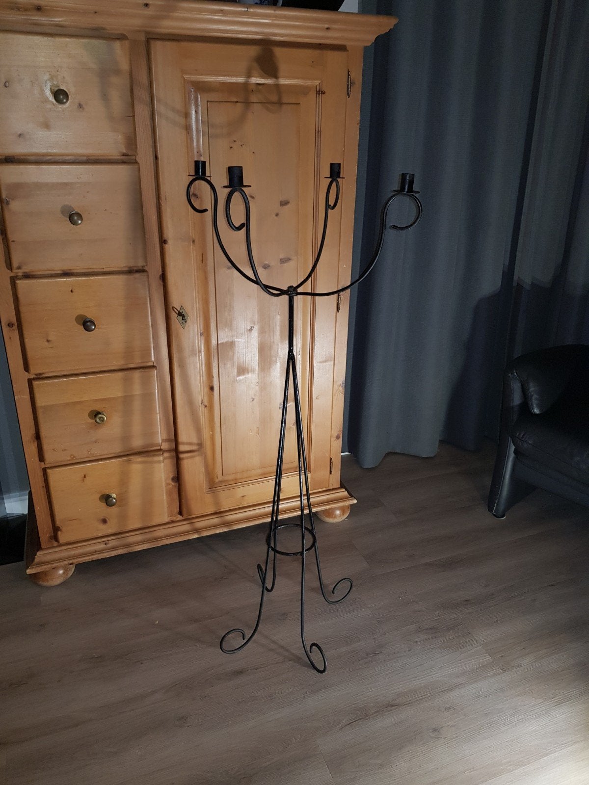Zwarte Smeedijzeren Kandelaar - 4-armig, Antiek en Kunst, Ophalen, Overige materialen