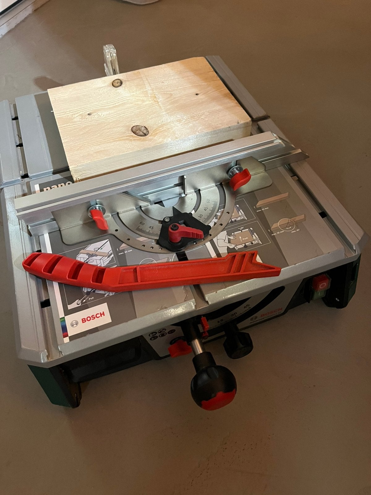 Bosch (groen) mini zaagtafel, Gebruikt, Overige typen, Ophalen of Verzenden, 30 tot 70 mm