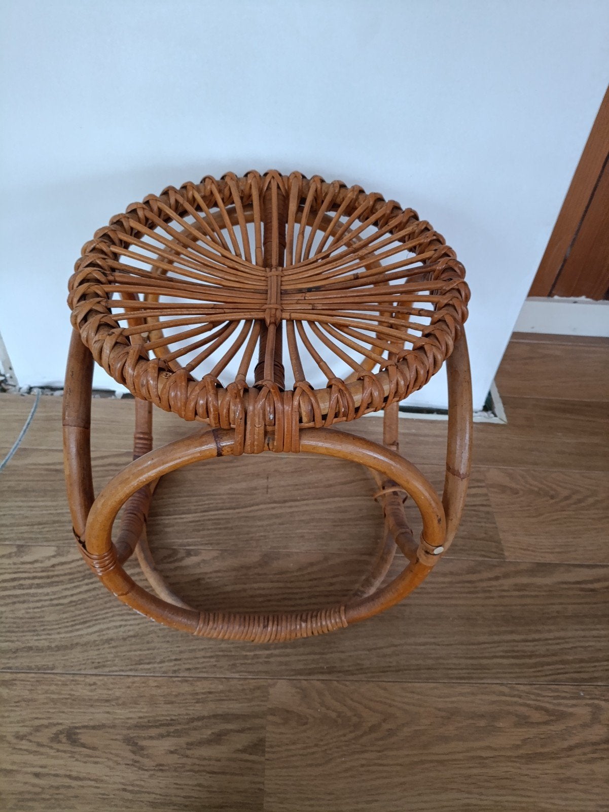 Rotan bijzettafel / krukje, Huis en Inrichting, Krukjes, Ophalen, Gebruikt