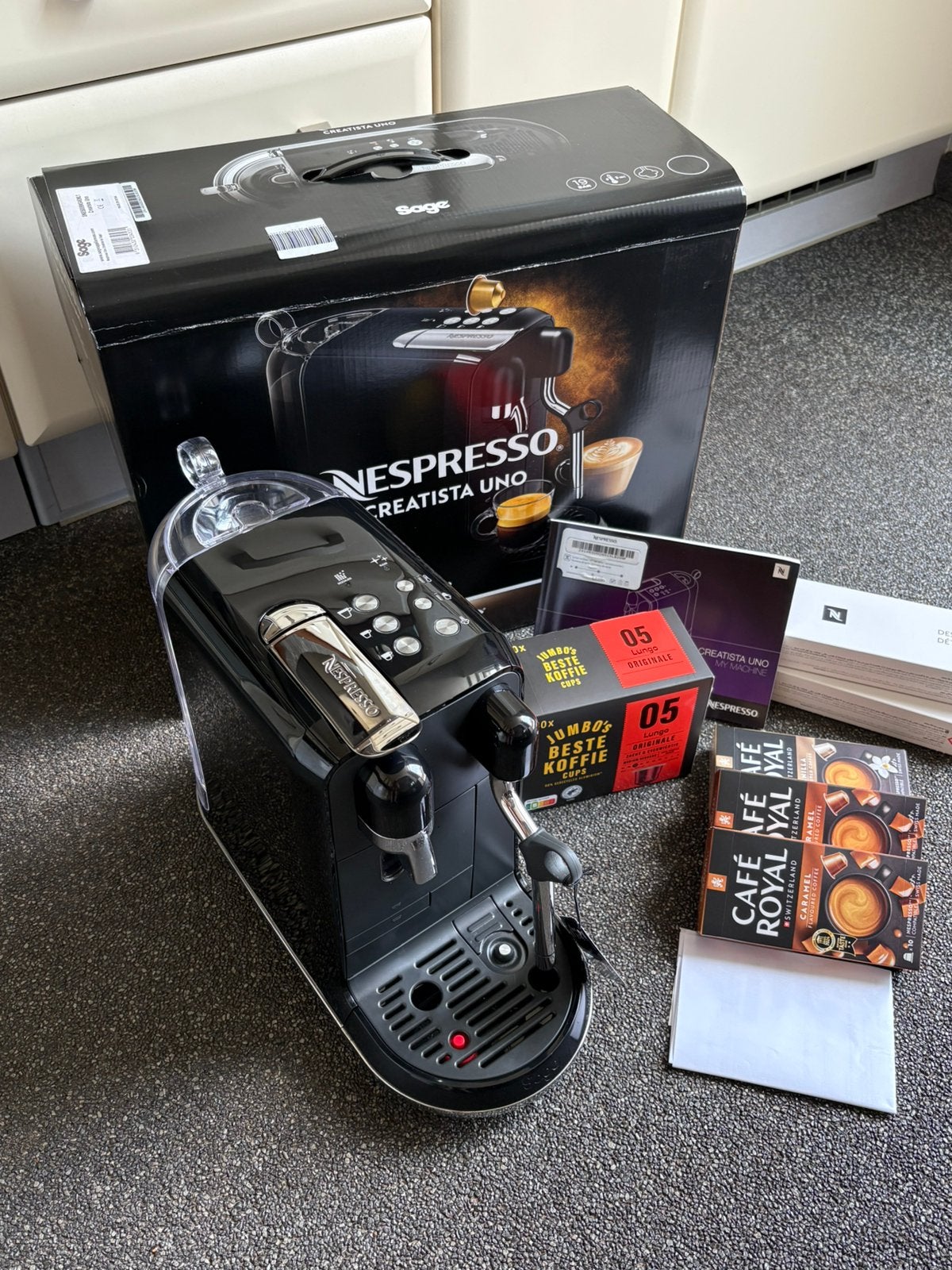 Nespresso Sage Creatista Uno Zwart met extra’s in nieuwstaat, Witgoed en Apparatuur, Koffiezetapparaten, Ophalen, Koffiepads en cups