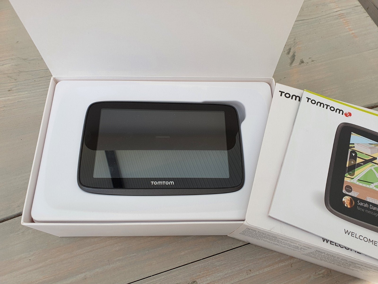 Tomtom GO WiFi World gratis updates Traffic Flitsers, Ophalen of Verzenden, Zo goed als nieuw