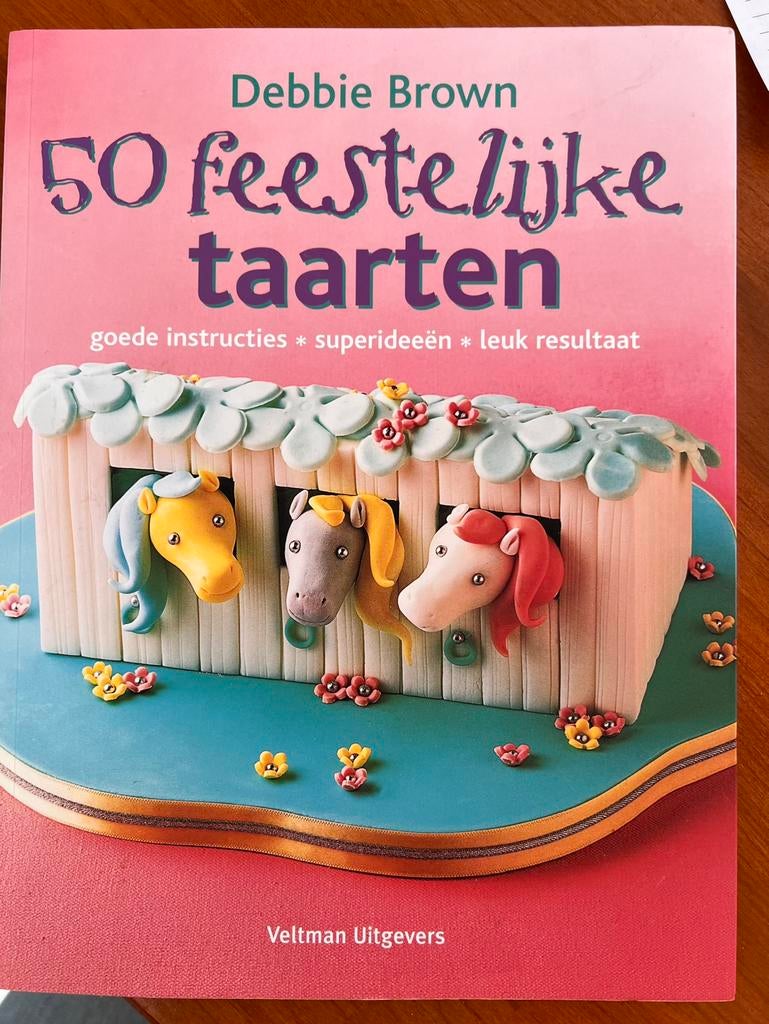 Boek 50 feestelijke taarten, Ophalen of Verzenden, Zo goed als nieuw, Taarten, Boek of Tijdschrift