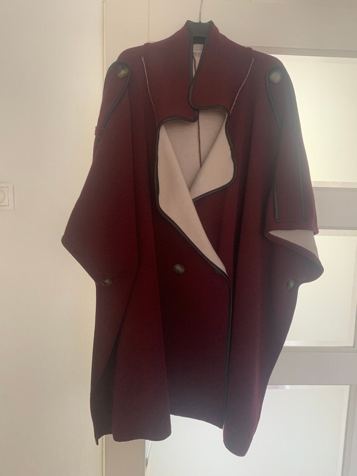 Dames cape / poncho, Kleding | Dames, Ophalen of Verzenden, Zo goed als nieuw, Maat 38/40 (M), Rood