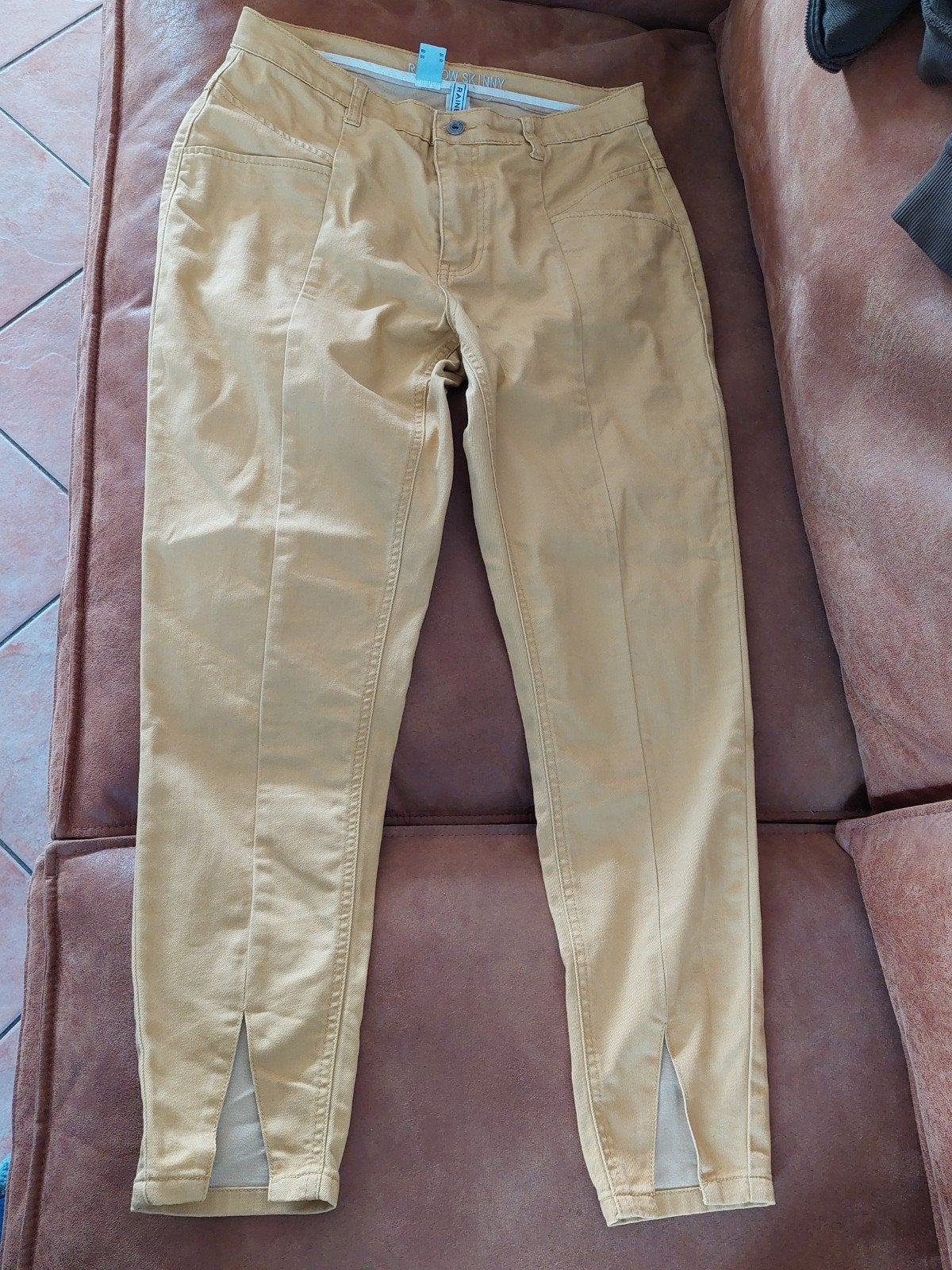 Rainbow Skinny Jeans mt 42 okergeel, Kleding | Dames, Broeken en Pantalons, Rainbow, Geel, Maat 42/44 (L), Ophalen of Verzenden