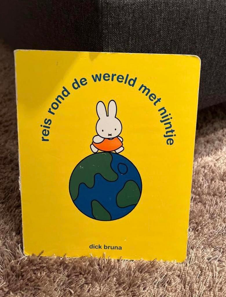 Nijntje - Reis rond de wereld met Nijntje - Dick Bruna, Ophalen of Verzenden, Zo goed als nieuw, 1 tot 2 jaar