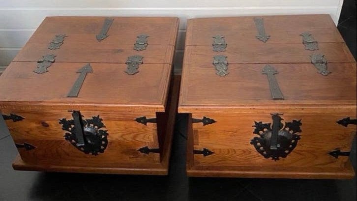 Set van 2 houten kisten met smeedijzeren beslag, Ophalen of Verzenden