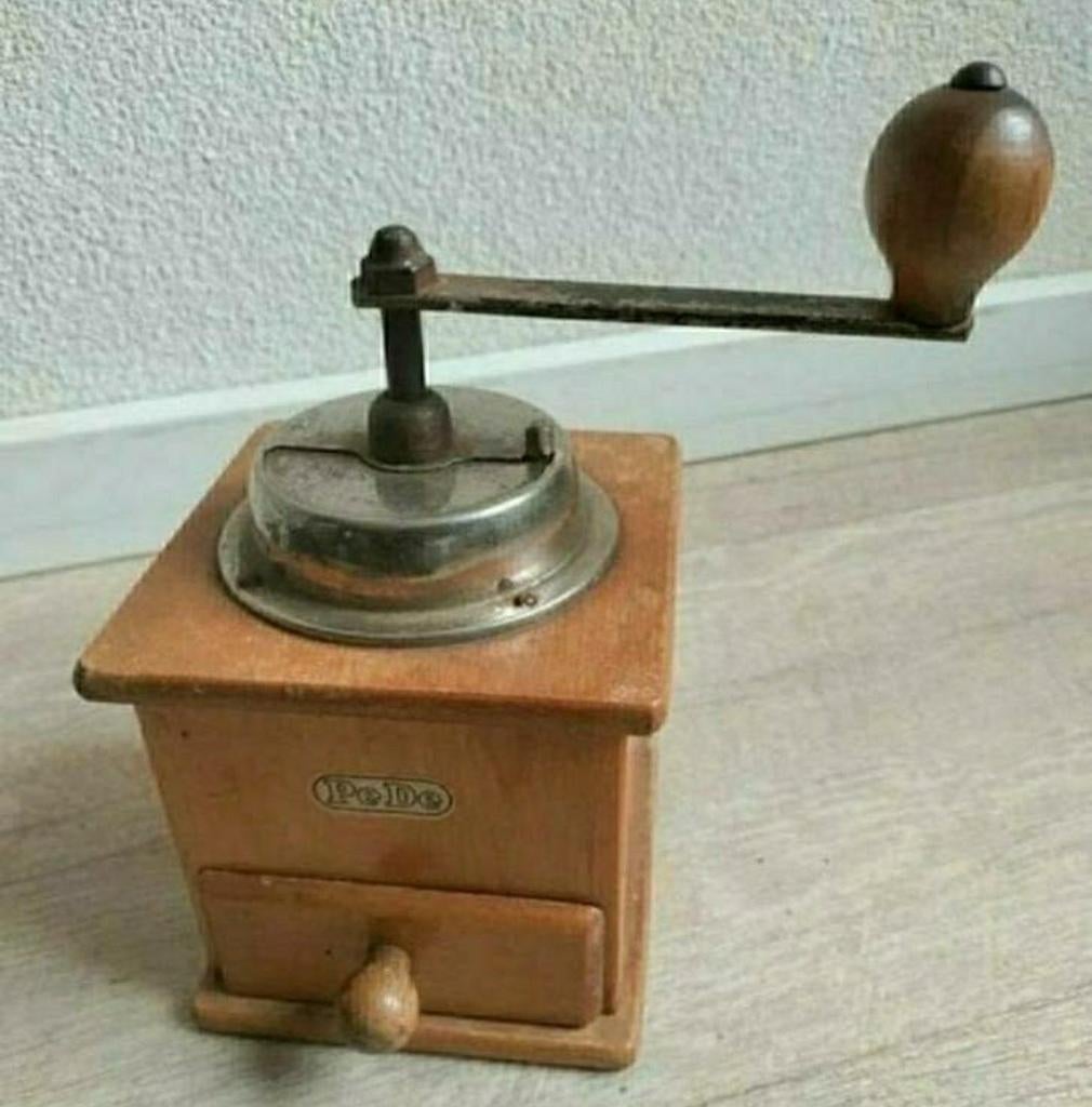 Koffiemolen,oud,slinger,hout,PEDE,lade,1950,koffie,decoratie, Antiek en Kunst, Antiek | Keukenbenodigdheden, Ophalen of Verzenden