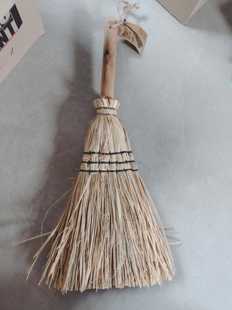 Nieuwe decoratie bezem - 40cm hoog, Ophalen of Verzenden