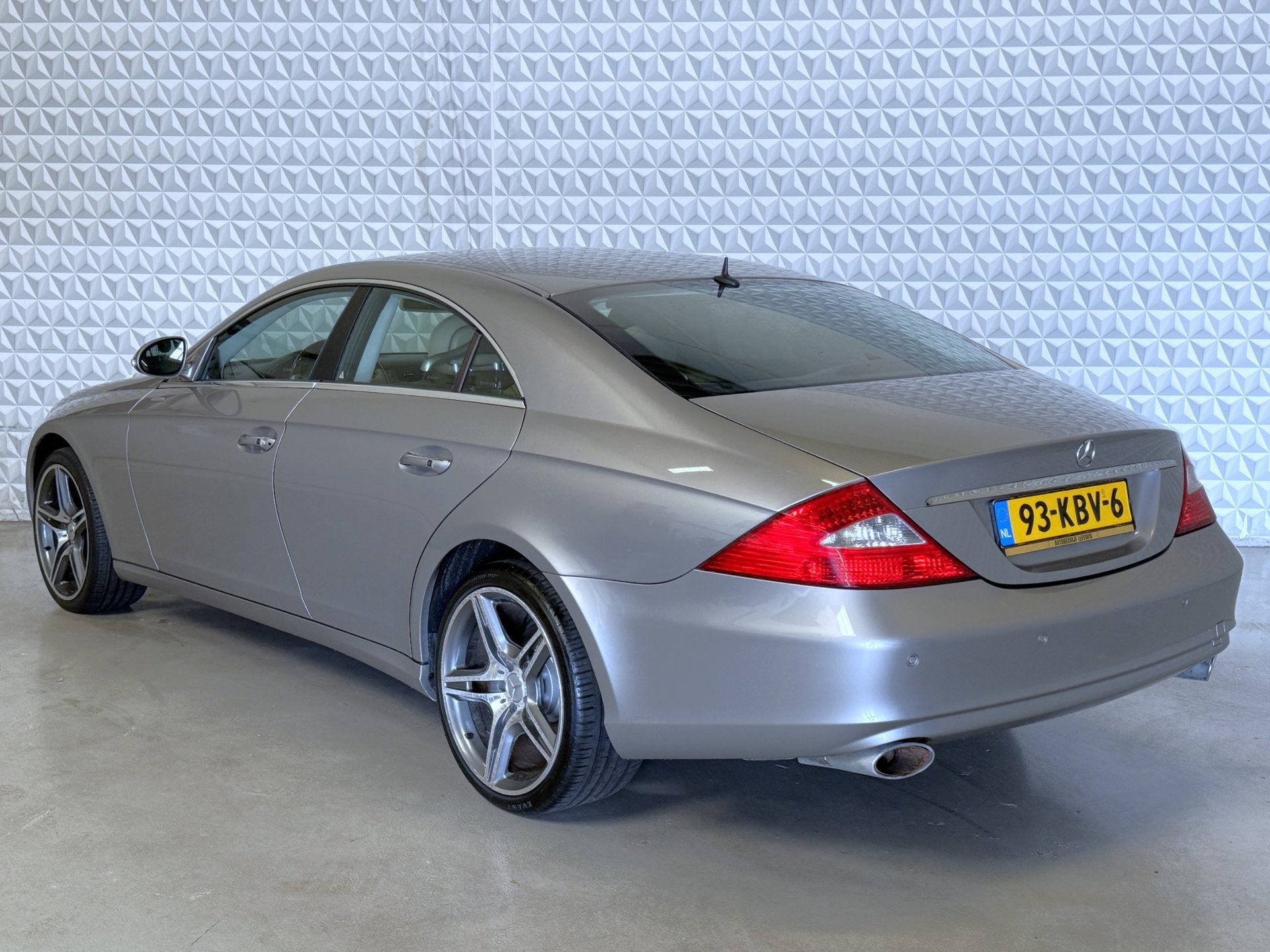 Mercedes-Benz CLS-klasse 350 V6 Trekhaak / 207.000km (2005), Automaat, Achterwielaandrijving, Gebruikt, Beige