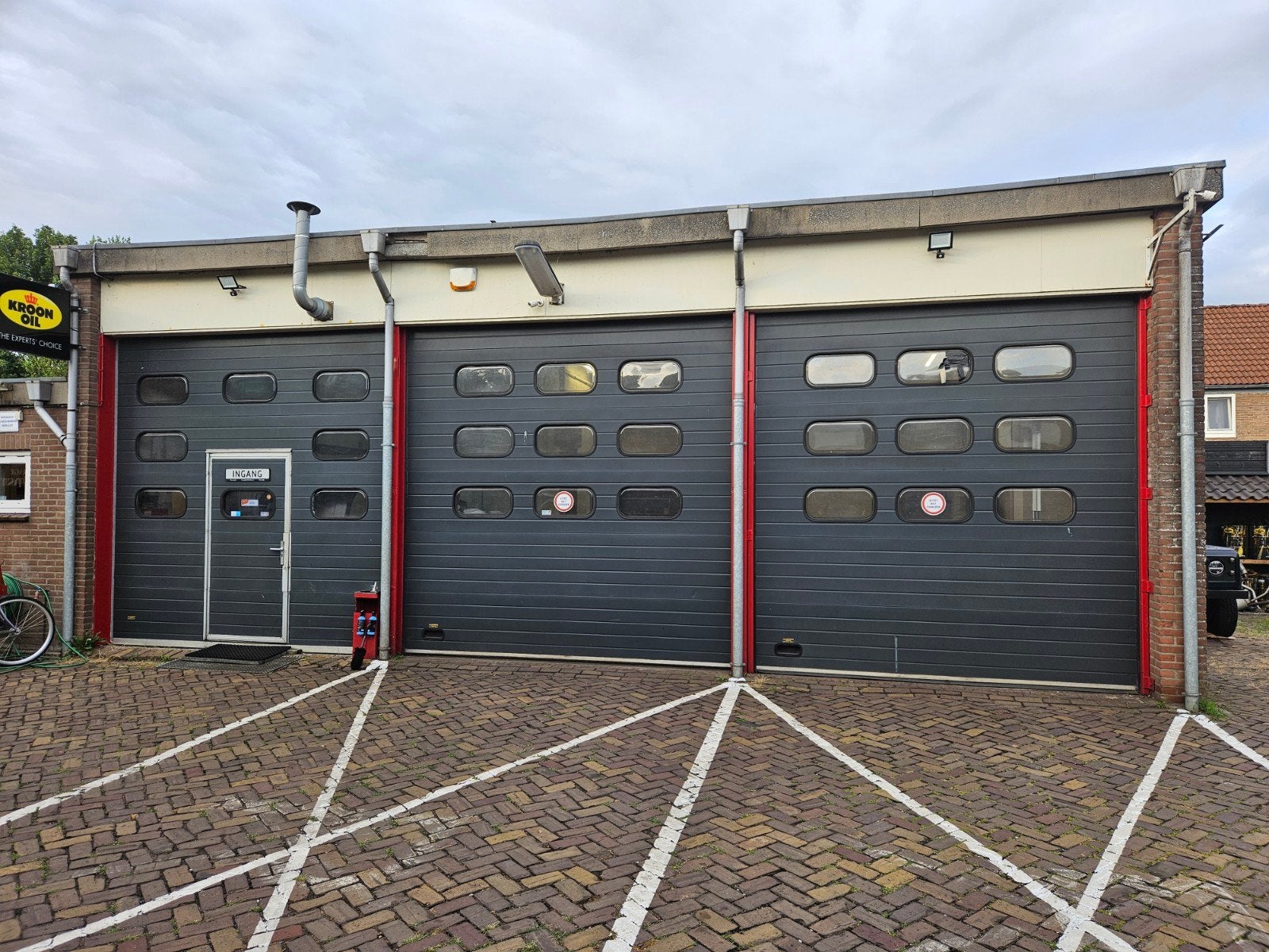 Gebruikte Garagedeur met Ramen merk Alldoorco, Ophalen, Gebruikt, Garagedeur, Schuifdeur