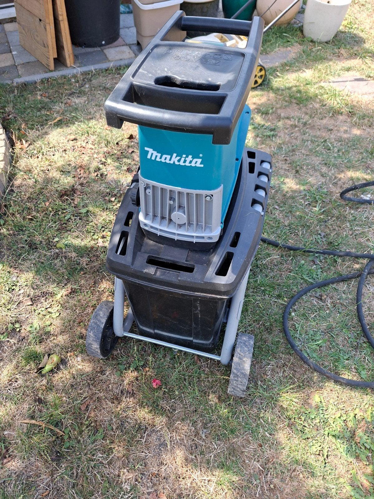 Makita hakselaar Electric Shredder, Ophalen, Gebruikt, MAKITA, Met opvangbak