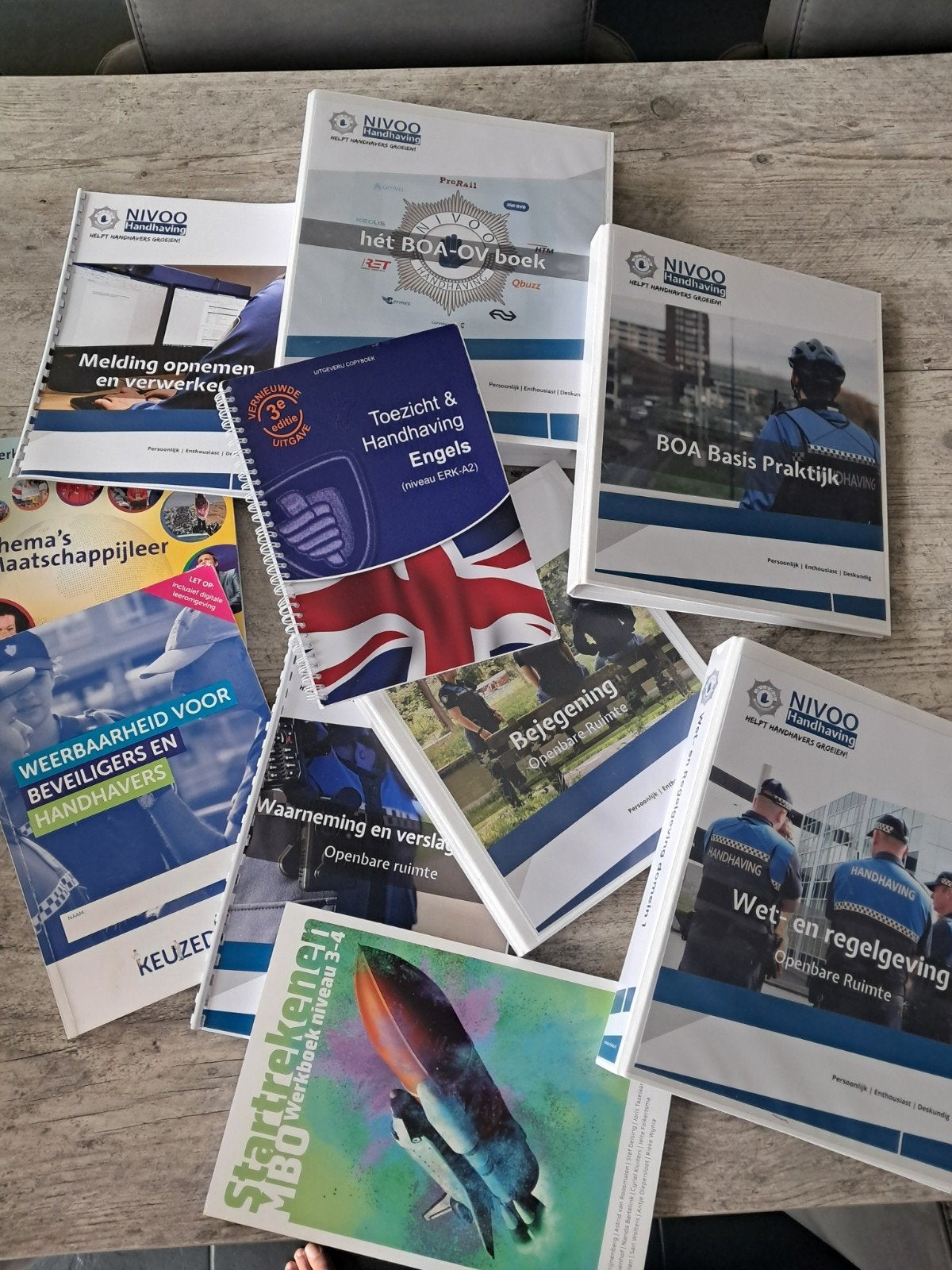 Boekenpakket voor HTV van NIVOO, Boeken, Ophalen of Verzenden, Zo goed als nieuw, MBO, NIVOO Handhaving