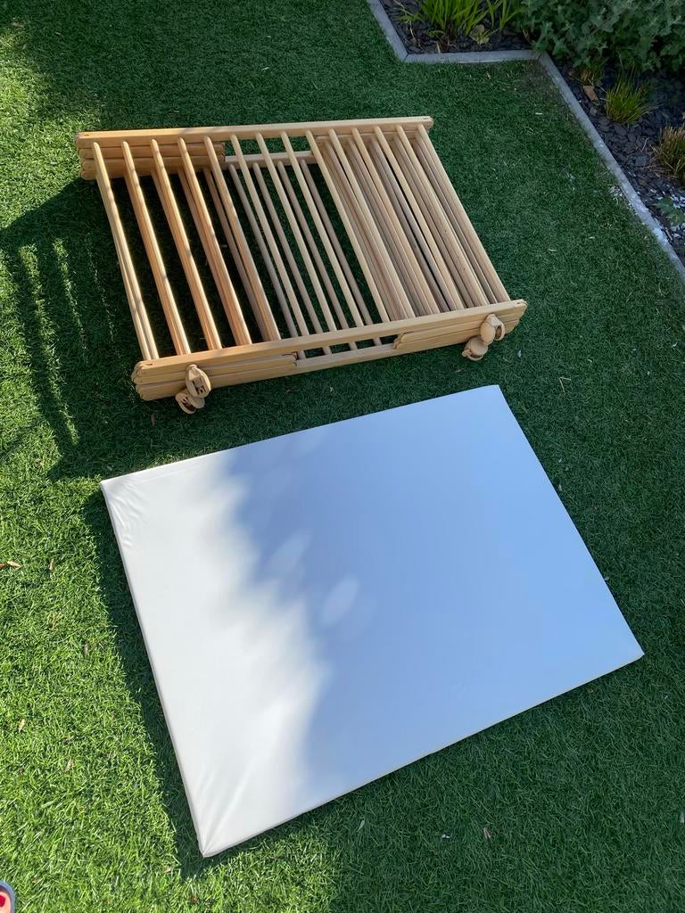 Houten opvouwbare box met matras, Ophalen, Zo goed als nieuw, Vierkant, Wieltjes
