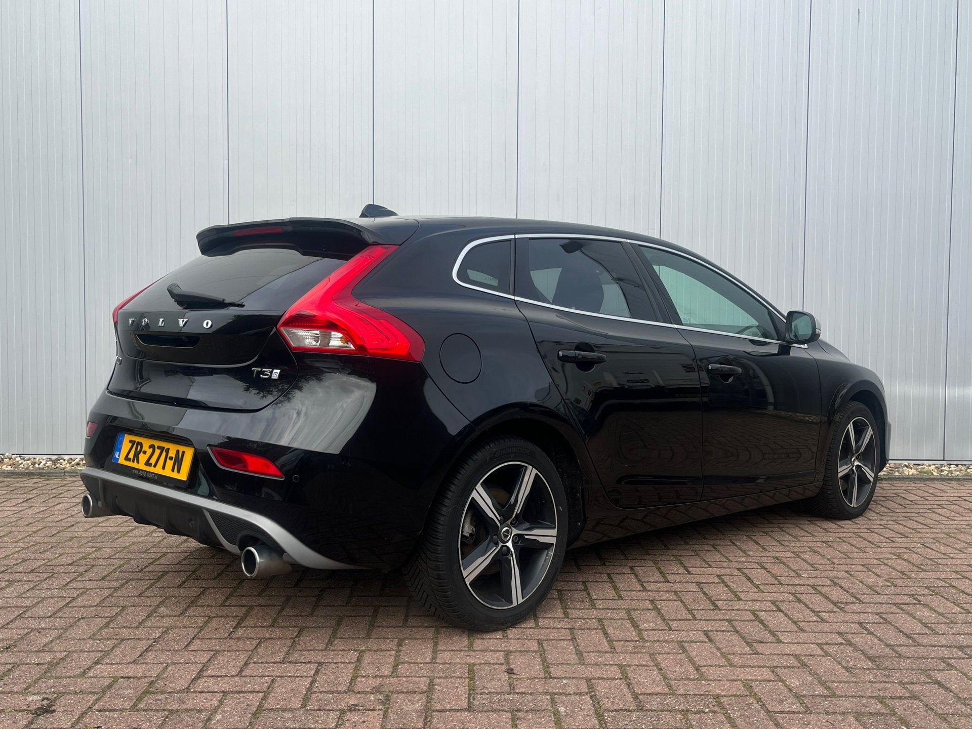 Volvo V40 1.5 T3 Polar+ Sport R-Design | CONSIGNATIE | Panor, Auto's, 4 cilinders, 700 kg, Zwart, Origineel Nederlands