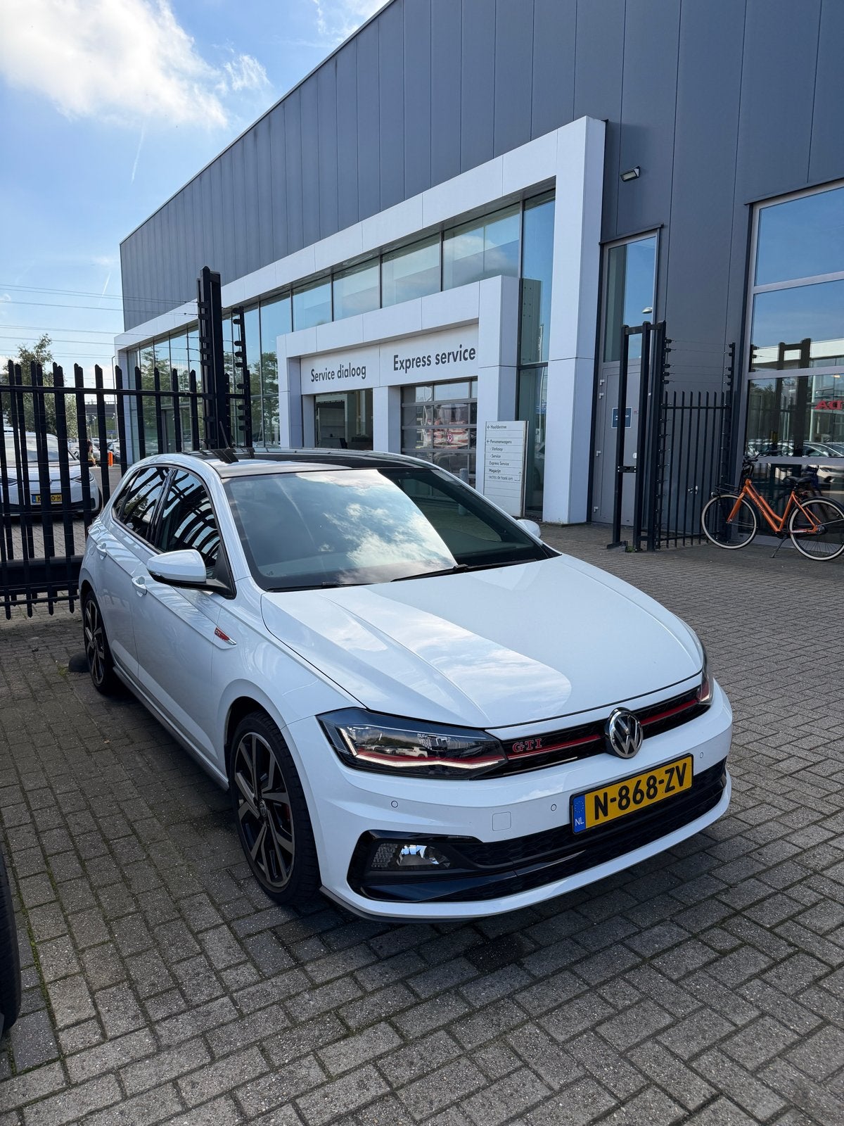 Foto 3 van Volkswagen Polo 2.0 GTI 200pk 6-DSG 2020 Wit BEATS ACC
