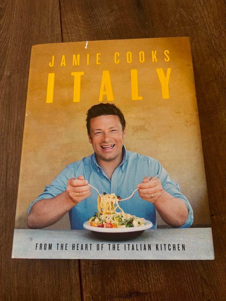 Jamie Cooks Italy - Kookboek van Jamie Oliver, Boeken, Ophalen of Verzenden, Zo goed als nieuw, Italië, Voorgerechten en Soepen