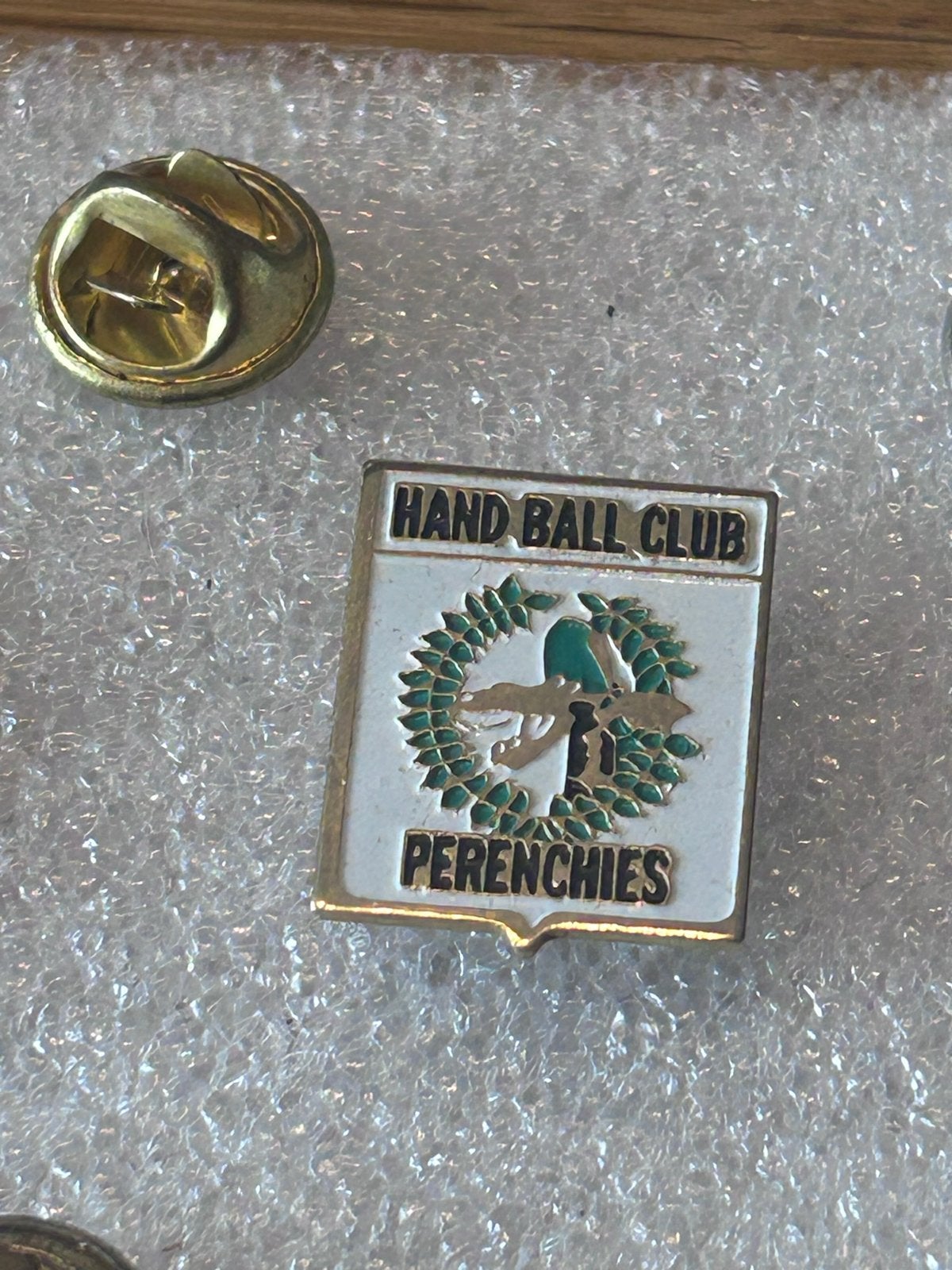 Vintage Handbal Club Perenchies Pin, Ophalen of Verzenden, Zo goed als nieuw, Sport, Speldje of Pin