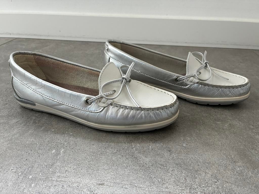 Hush Puppies mocassins instappers wit zilver maat 38, Ophalen of Verzenden, Zo goed als nieuw, Wit, Instappers