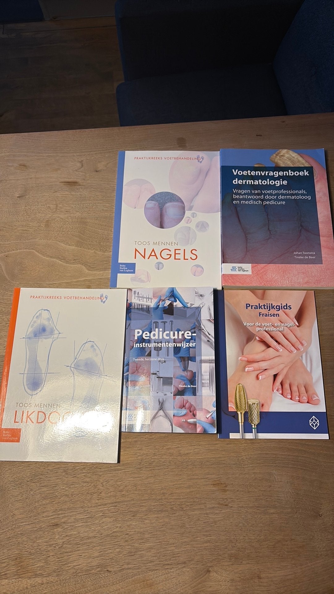 Pedicure boeken zeer nette staat !, Boeken, Ophalen of Verzenden, Beta, Zo goed als nieuw