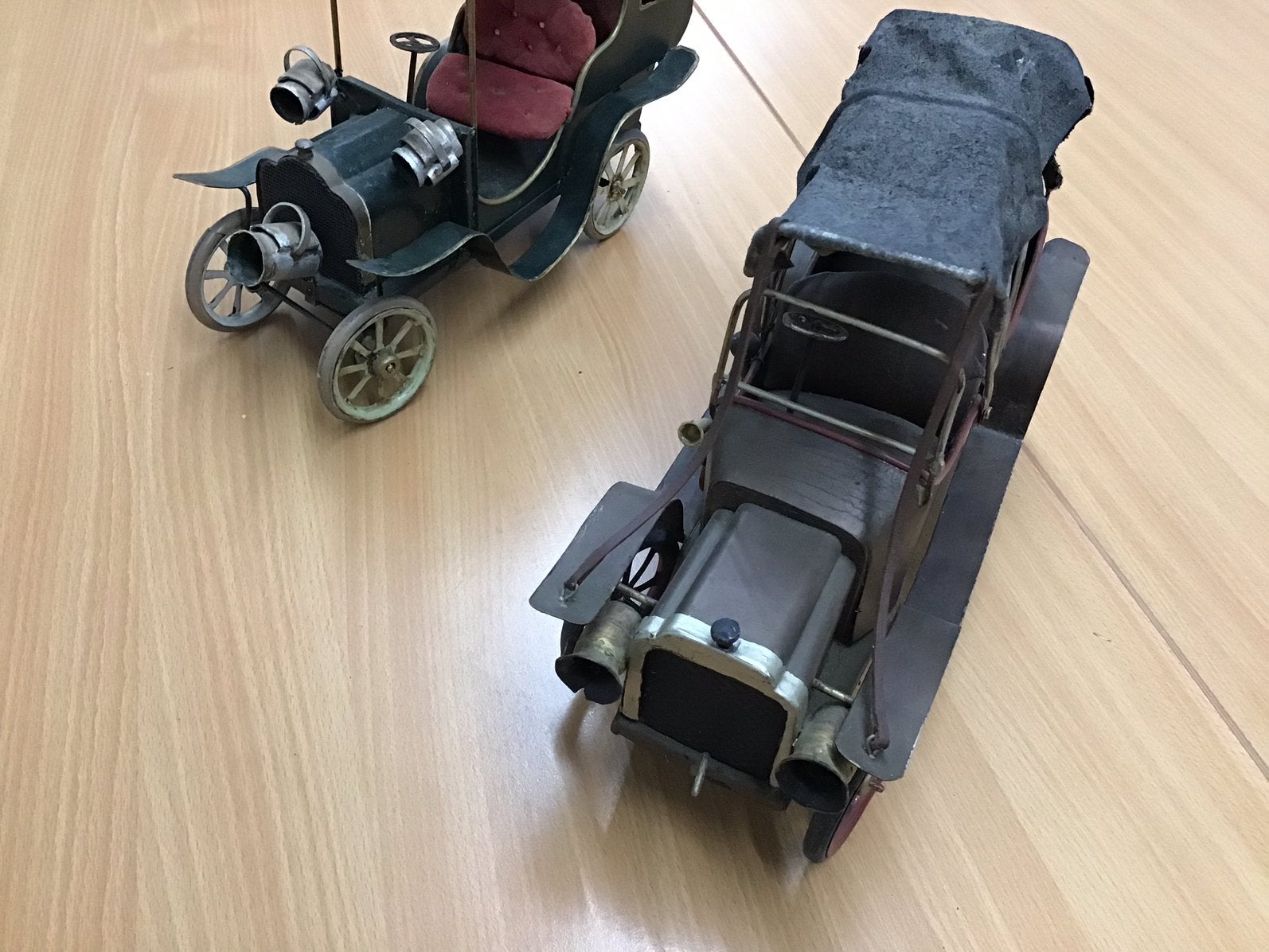 2 Antieke modelbouw auto’s, Ophalen