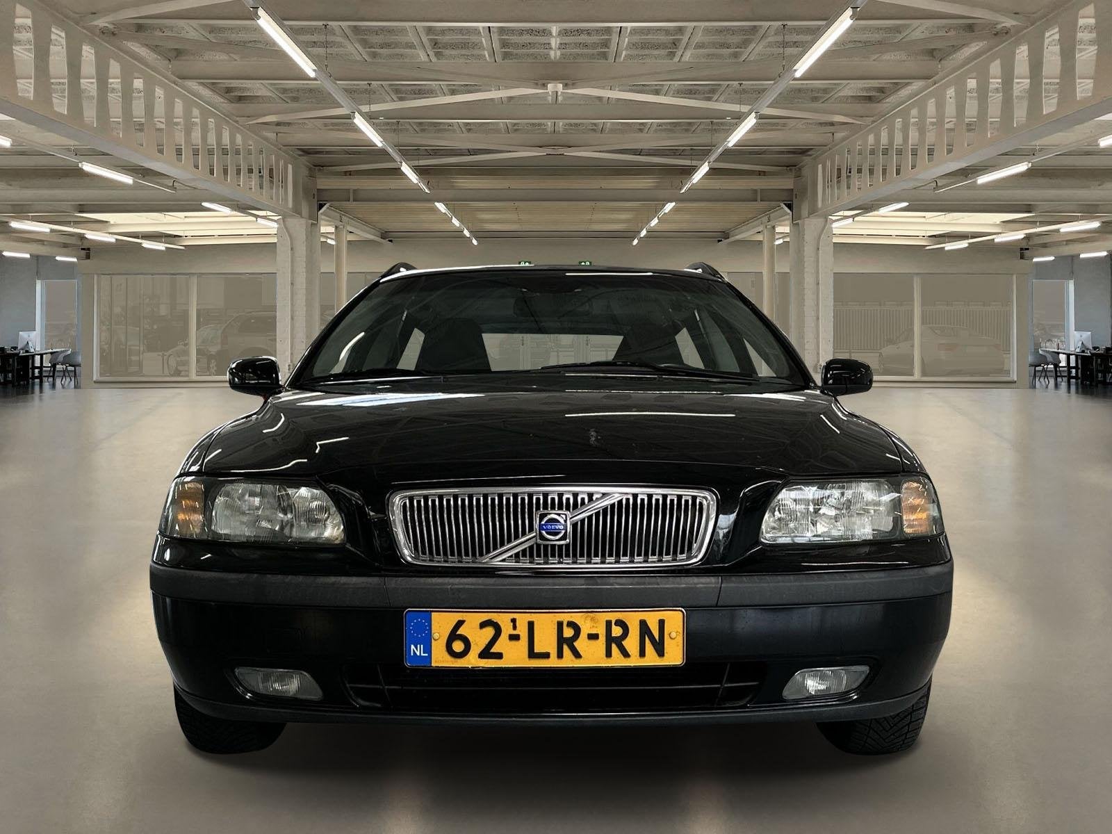 Volvo V70 2.4 nieuwe apk +garantie.., Auto's, Voorwielaandrijving, Stof, Elektrische ramen, Zwart