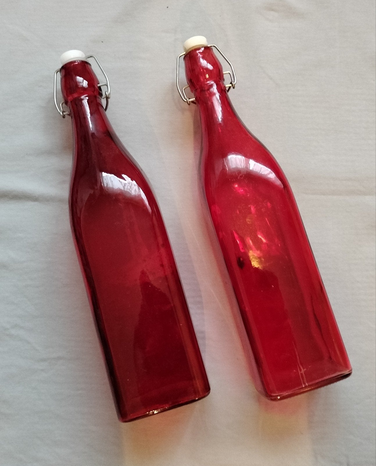 vierkante rode flessen met beugeldop, Ophalen of Verzenden, Glas