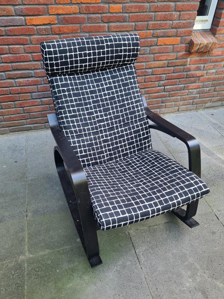 Comfortabele schommelstoel met zwart-wit kussen, Ophalen, Modern, Comfortabel, Gebruikt, Zwart