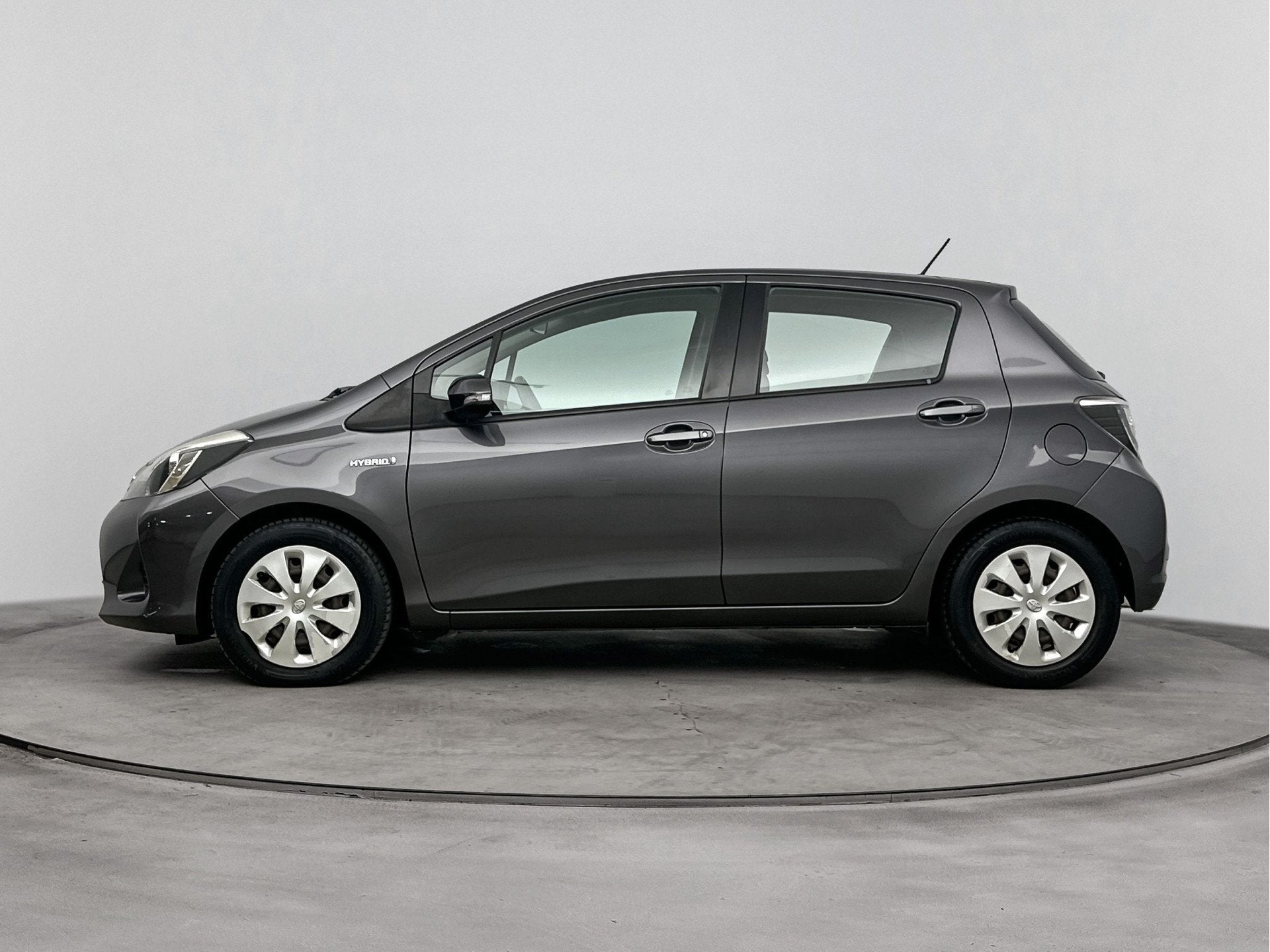 Toyota Yaris 1.5 Full Hybrid Aspiration | NL Auto | Navigati, Auto's, Gebruikt, 4 cilinders, 49 €/maand, Origineel Nederlands