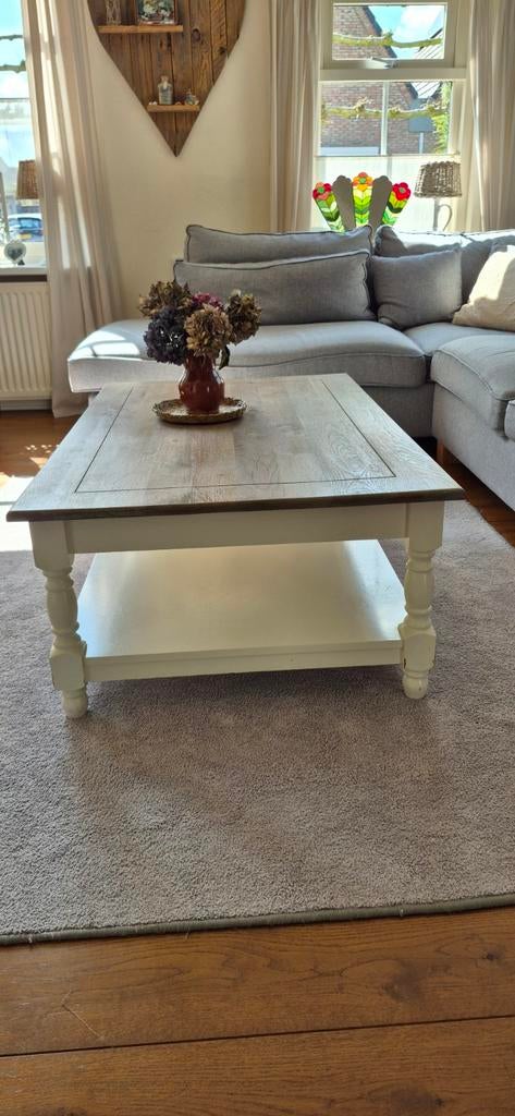 Salontafel met houten blad en witte poten, Ophalen, Rechthoekig, 100 tot 150 cm, 50 tot 100 cm