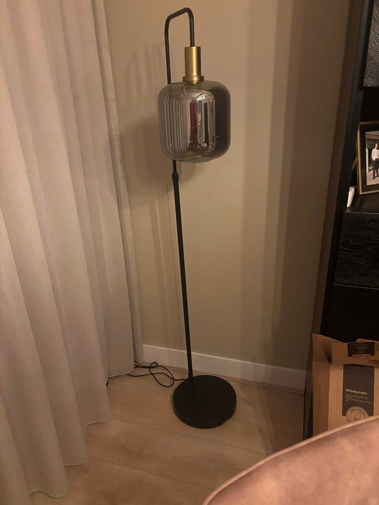 Moderne staande lamp Leenbakker - 3 jaar oud, Huis en Inrichting, Lampen | Vloerlampen, Gebruikt, 100 tot 150 cm, Ophalen of Verzenden