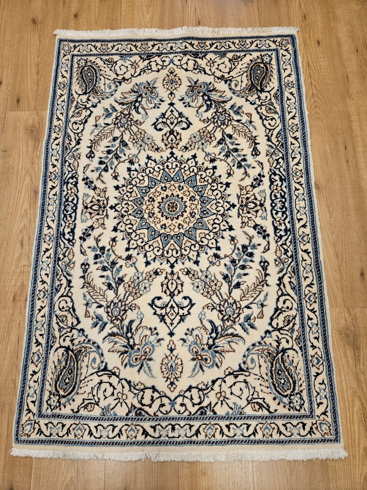 Vintage handgeknoopt perzisch tapijt nain 138x87, Huis en Inrichting, Stoffering | Tapijten en Kleden, Info@SlatsAntiek.nl, Tweedehands
