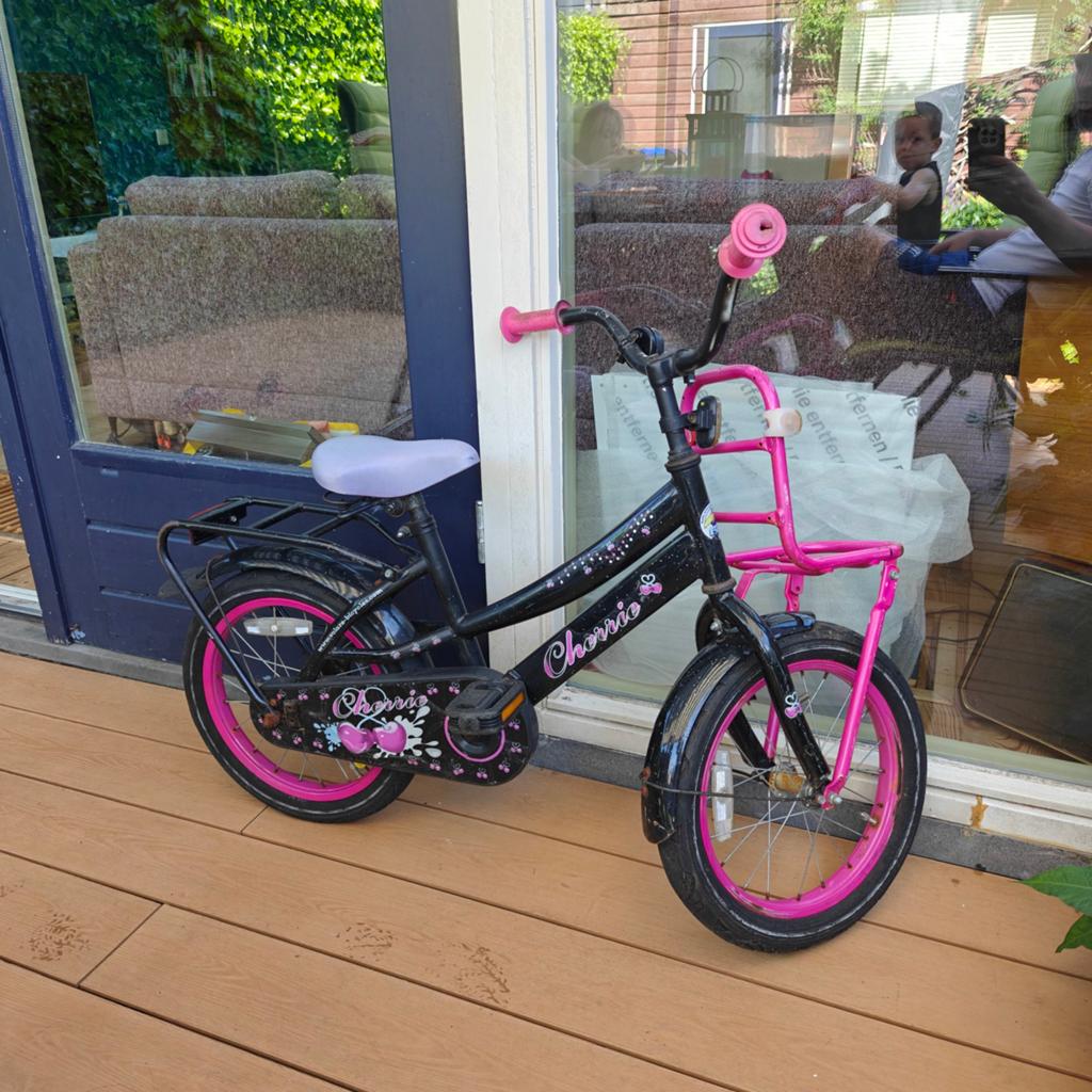 Leuke zwarte kinderfiets met roze accenten, Terugtraprem, Ophalen, Chorriss, 16 tot 20 inch