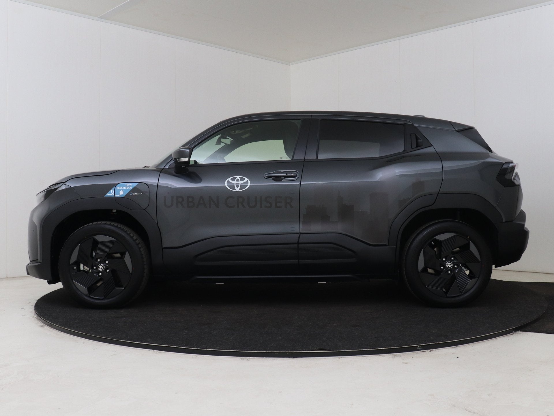 Toyota Urban Cruiser Dynamic 61 kWh (bj 2026, automaat), Auto's, Toyota, 12 maanden, Stof, Automatische klimaatregeling, 44 min
