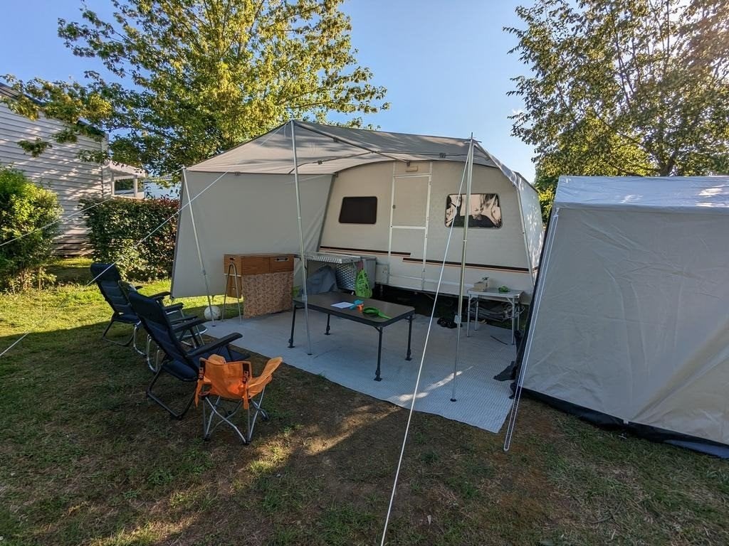 Rapido Confort Matic 1982: origineel met veel unieke opties!, Caravans en Kamperen, Standaardzit, Schokbreker, 4 tot 5 meter, Tot en met 5