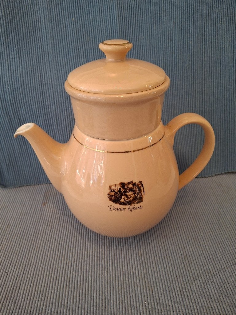 Douwe Egberts - mooie caramelkleurige theepot met filter, Ophalen of Verzenden