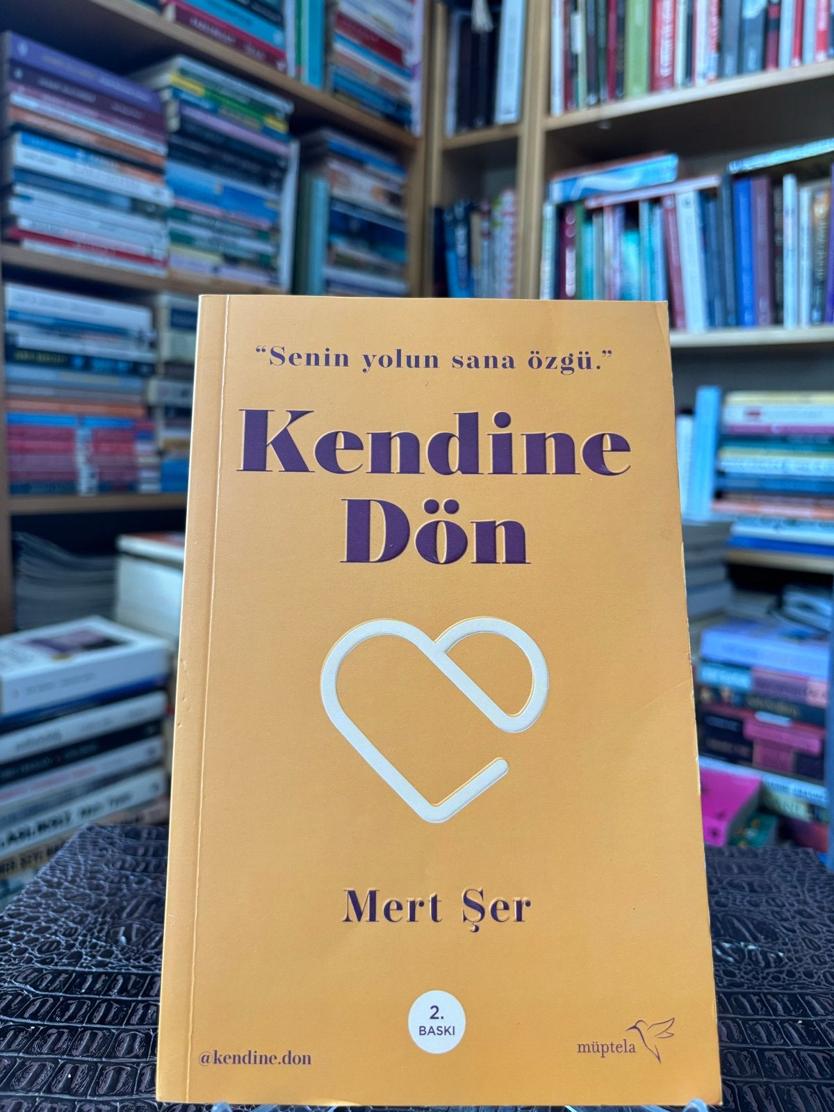 Kendine Dön - Mert Şer (Turks boek), Ophalen of Verzenden, Zo goed als nieuw, Wereld overig