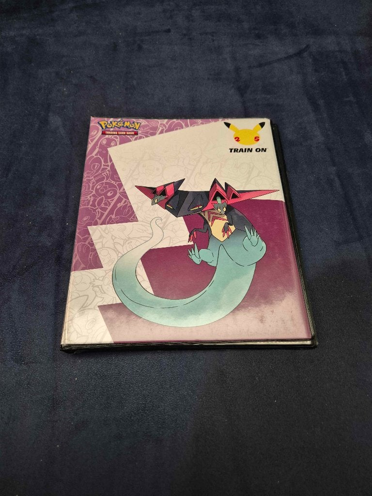 Pokémon TCG 25th Anniversary - Dragapult Mini Binder, Ophalen of Verzenden, Zo goed als nieuw, Sleeves of Kaarthoesjes